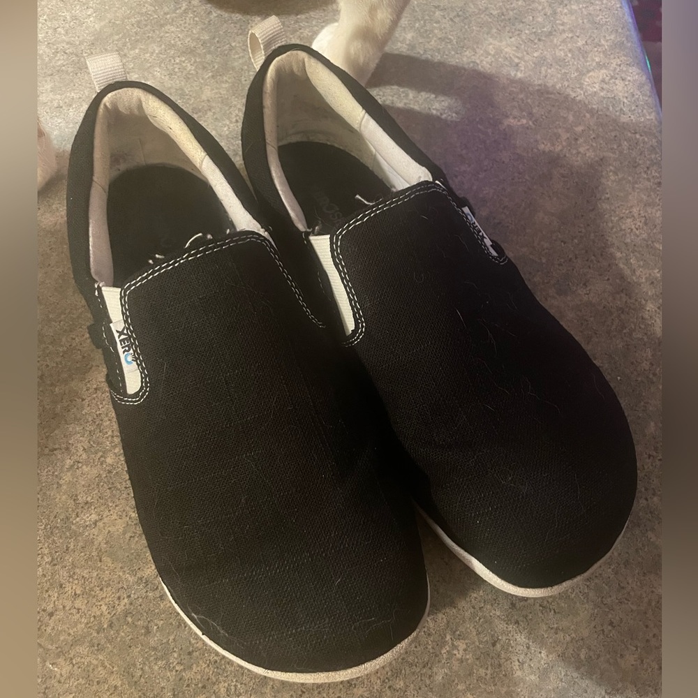 Xero mens slip ons size 10